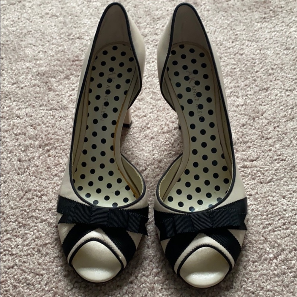 Anne Klein Demos Nude Leather Heel w/ Black Bow - Picture 12 of 14